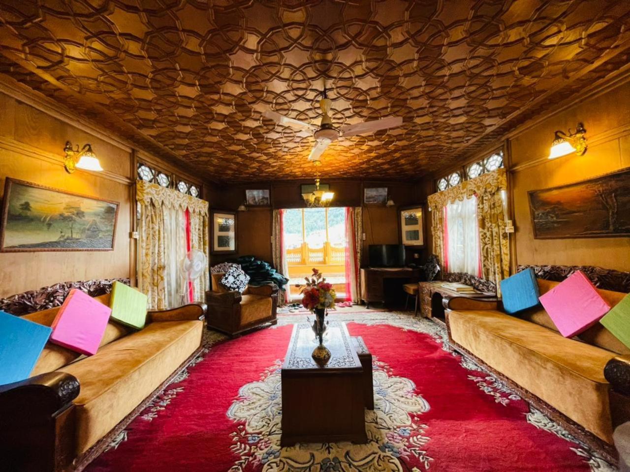 New Sea Palace Houseboats Srinagar  Exterior photo