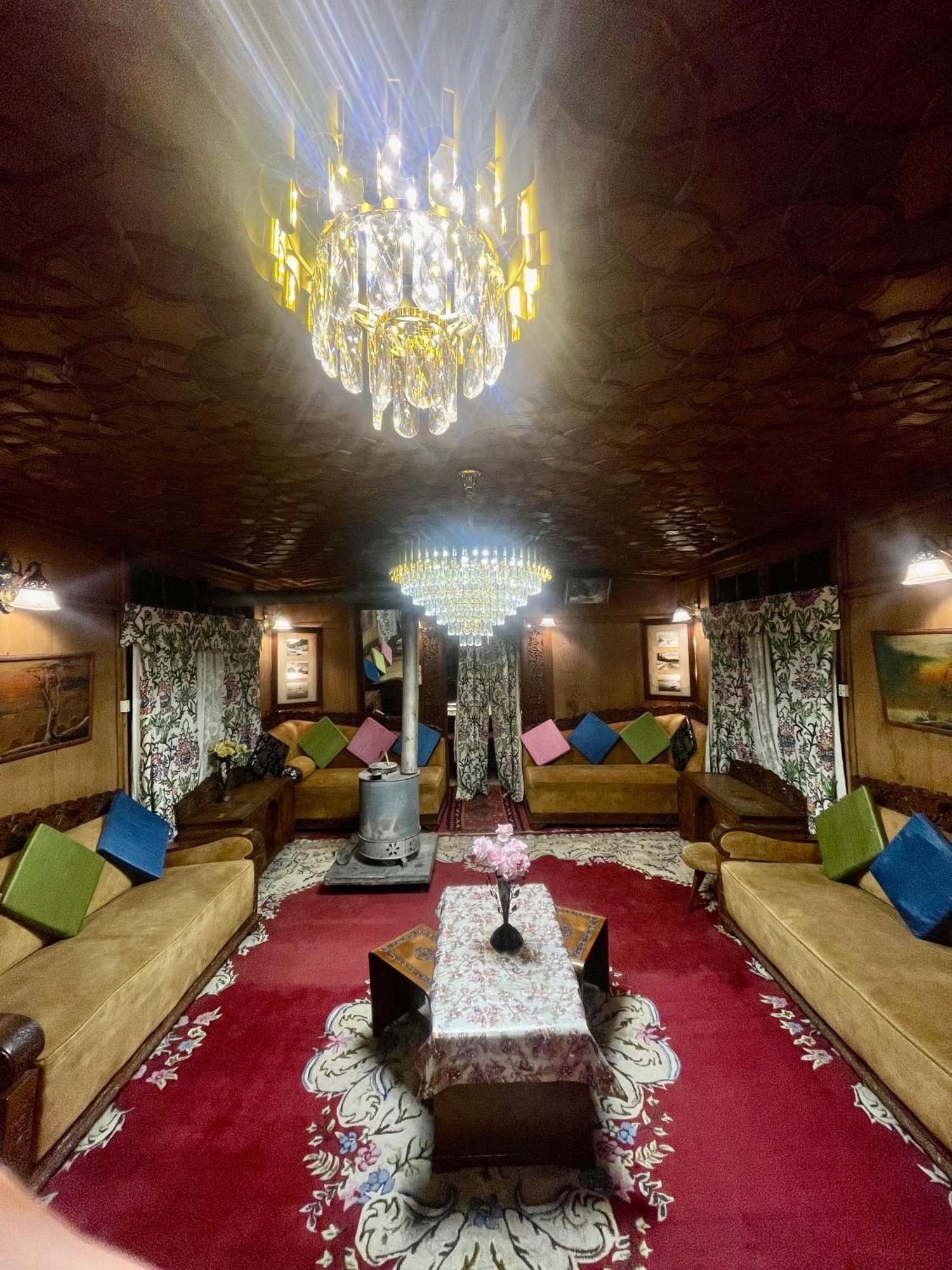 New Sea Palace Houseboats Srinagar  Exterior photo