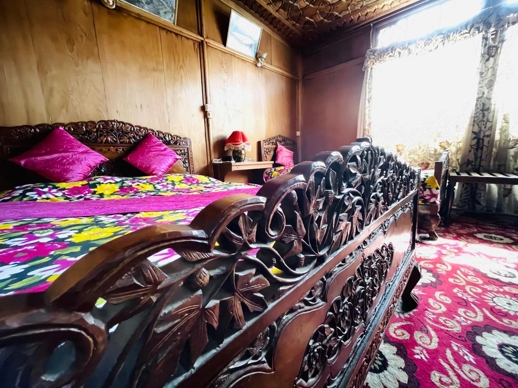 New Sea Palace Houseboats Srinagar  Exterior photo