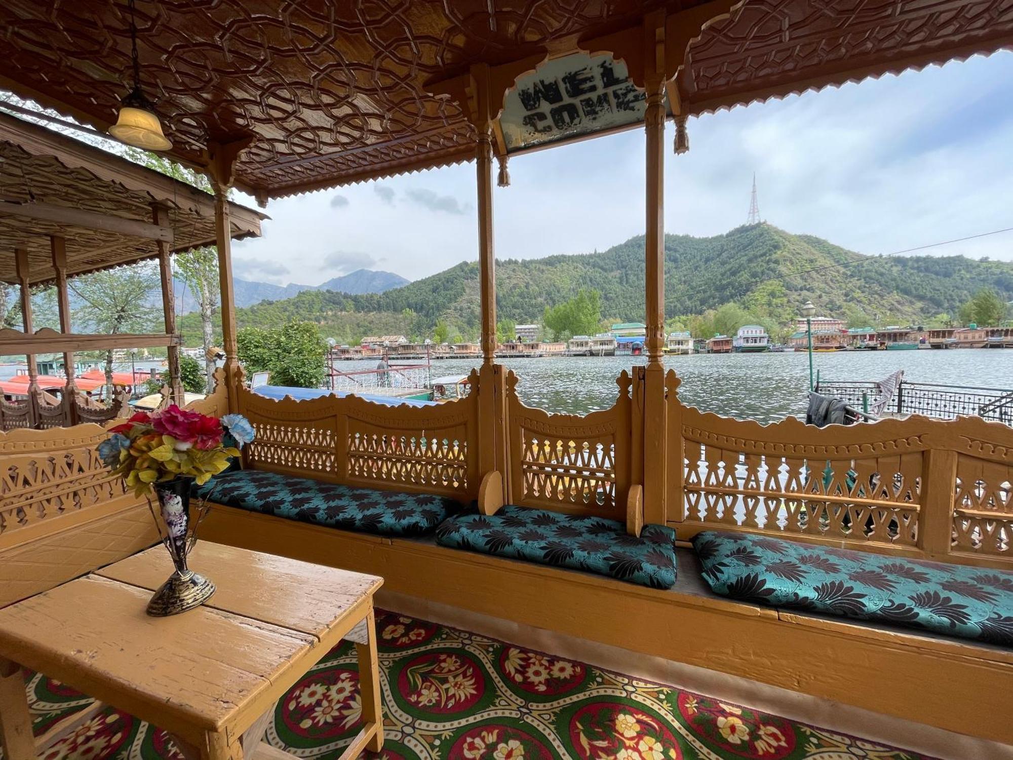 New Sea Palace Houseboats Srinagar  Exterior photo