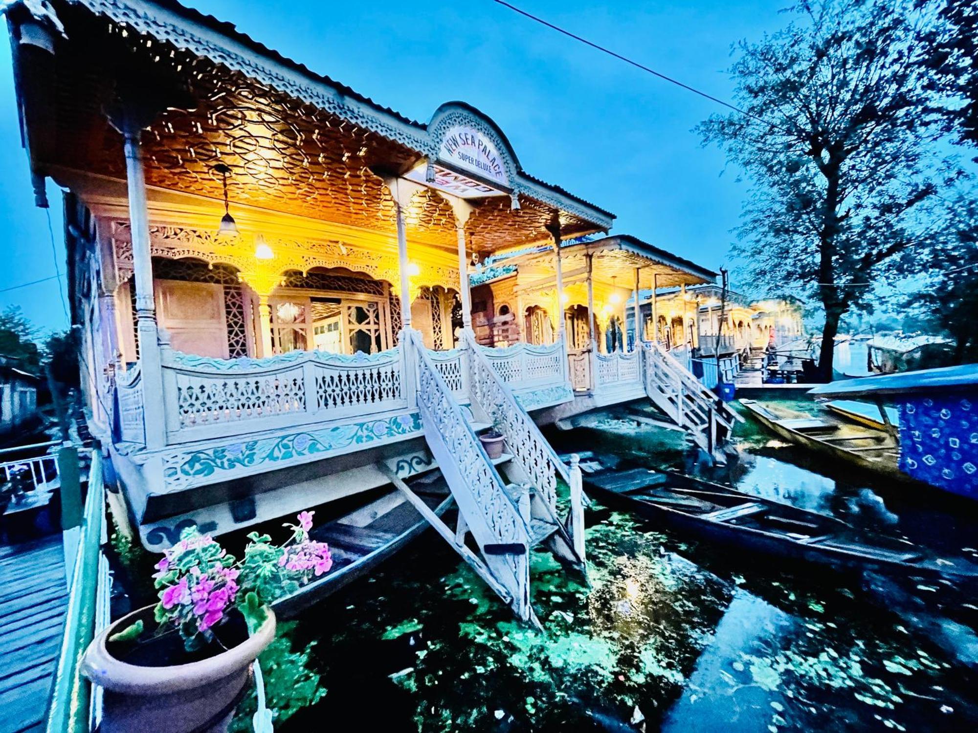 New Sea Palace Houseboats Srinagar  Exterior photo
