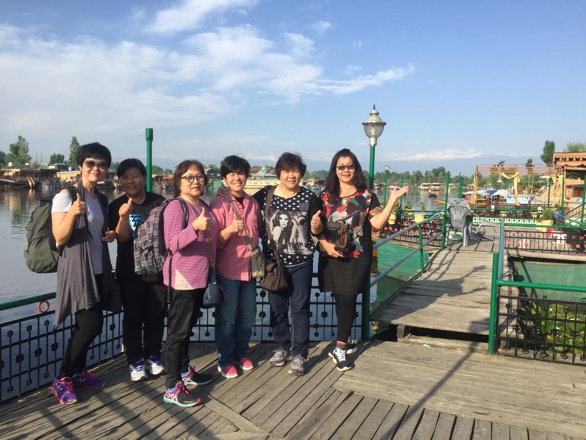New Sea Palace Houseboats Srinagar  Exterior photo