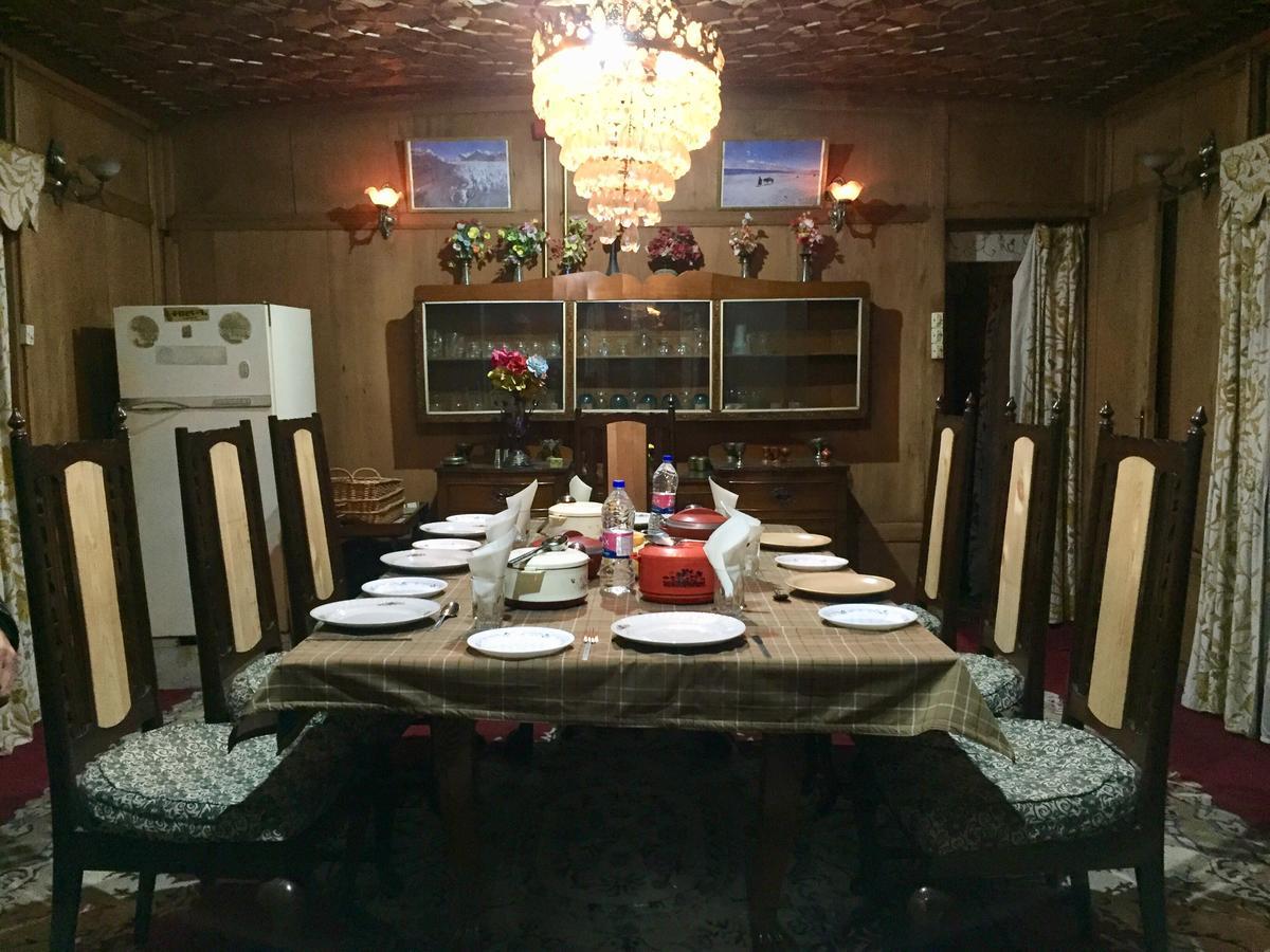 New Sea Palace Houseboats Srinagar  Exterior photo