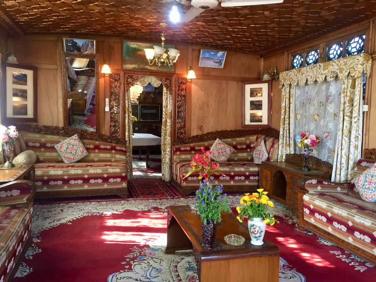 New Sea Palace Houseboats Srinagar  Exterior photo