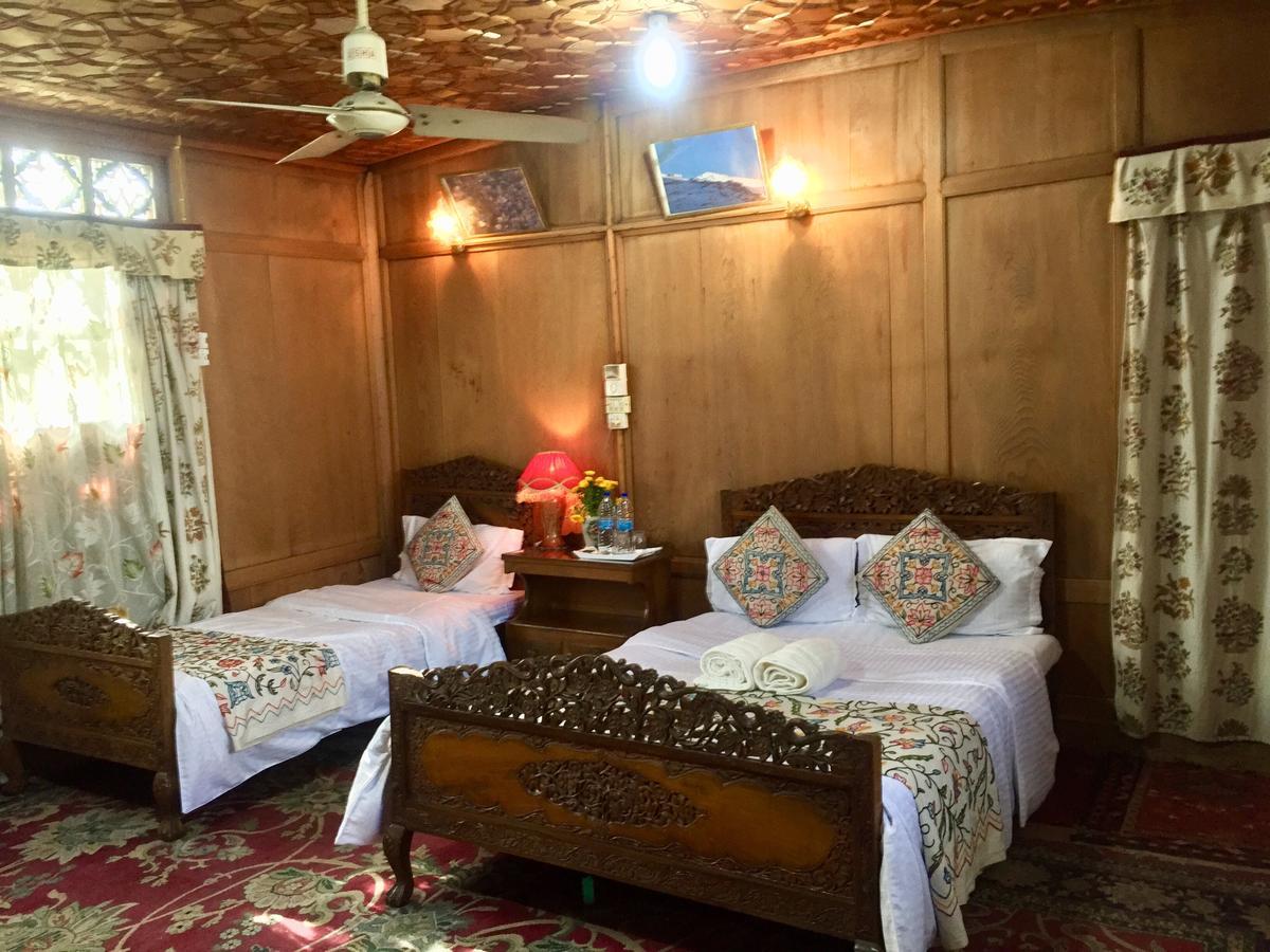 New Sea Palace Houseboats Srinagar  Exterior photo