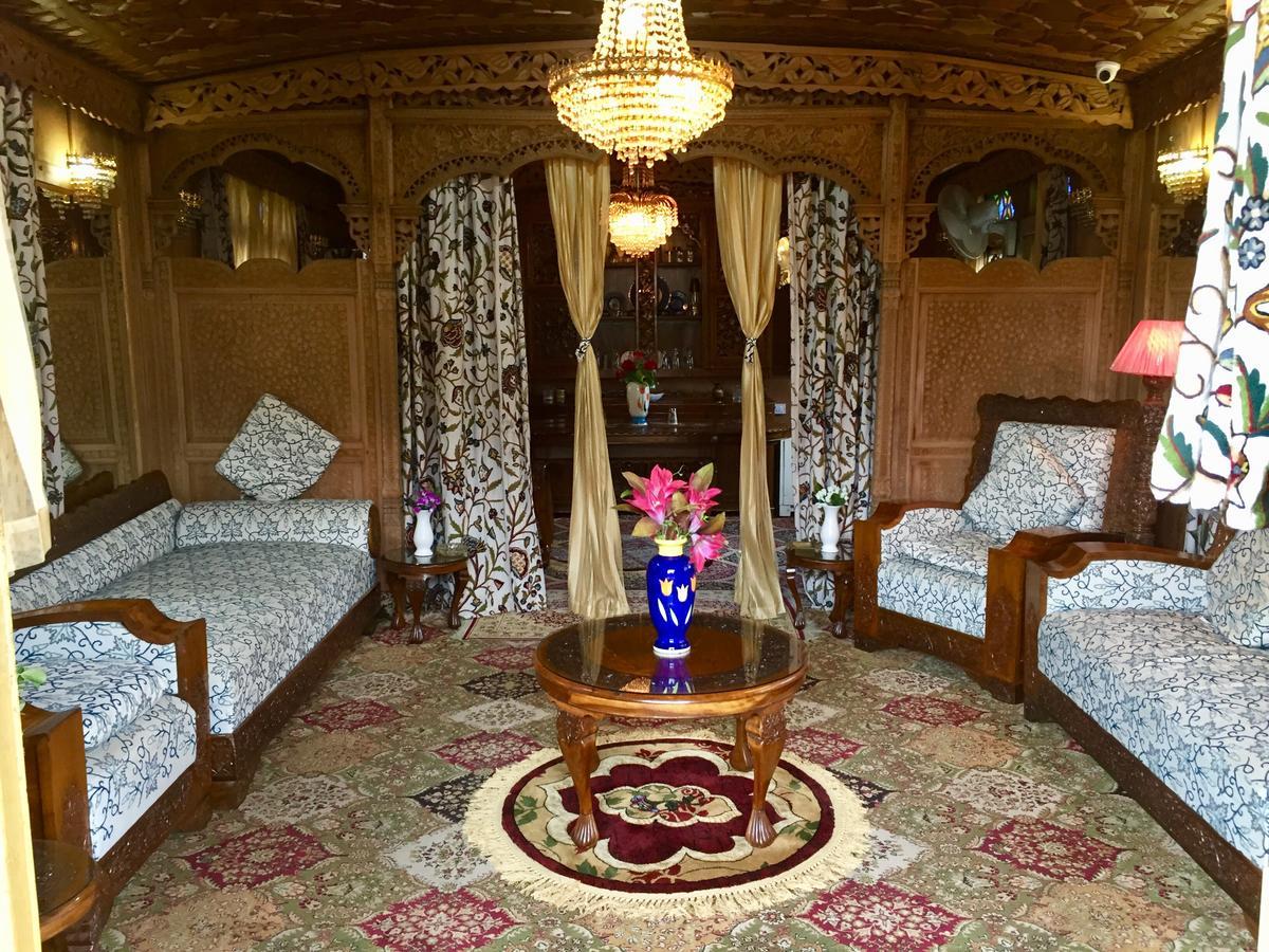 New Sea Palace Houseboats Srinagar  Exterior photo
