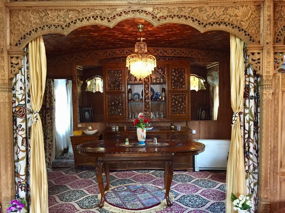 New Sea Palace Houseboats Srinagar  Exterior photo