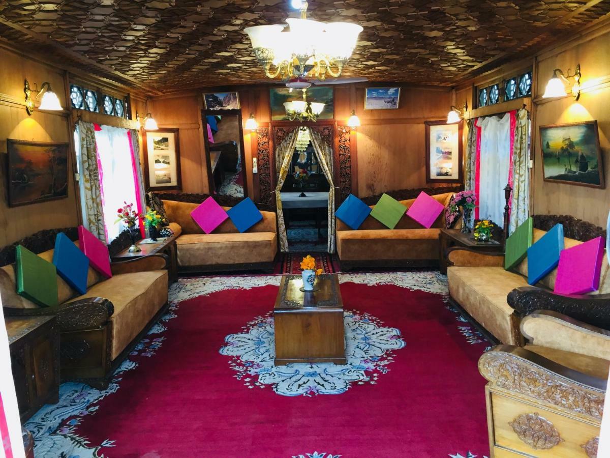 New Sea Palace Houseboats Srinagar  Exterior photo